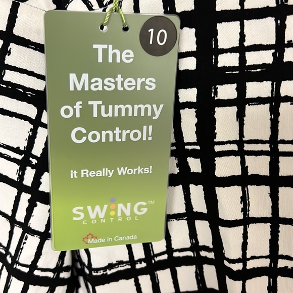 Women’s Brand: SWING Golf Shorts with Tummy Control - Picture 6 of 15